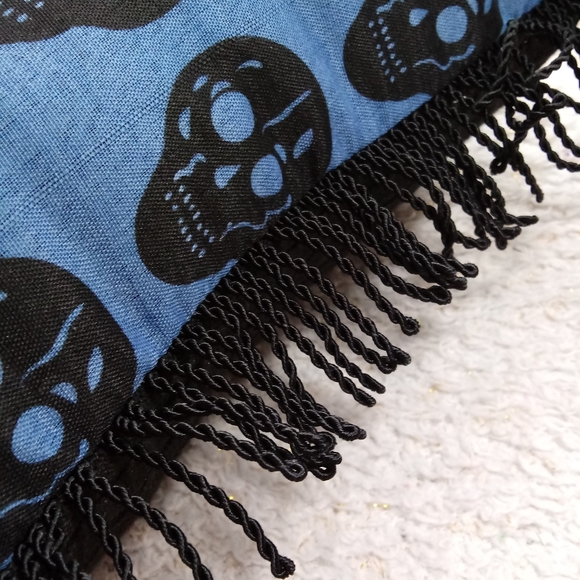 NwoT 17" Skulls Reversible Throw Pillow Cushion - Picture 4 of 8